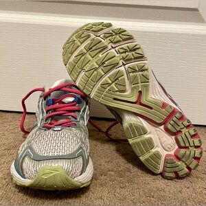 Brooks Ravenna 6 Running Shoes Womens Size 9D White Blue Red 1201821B157.